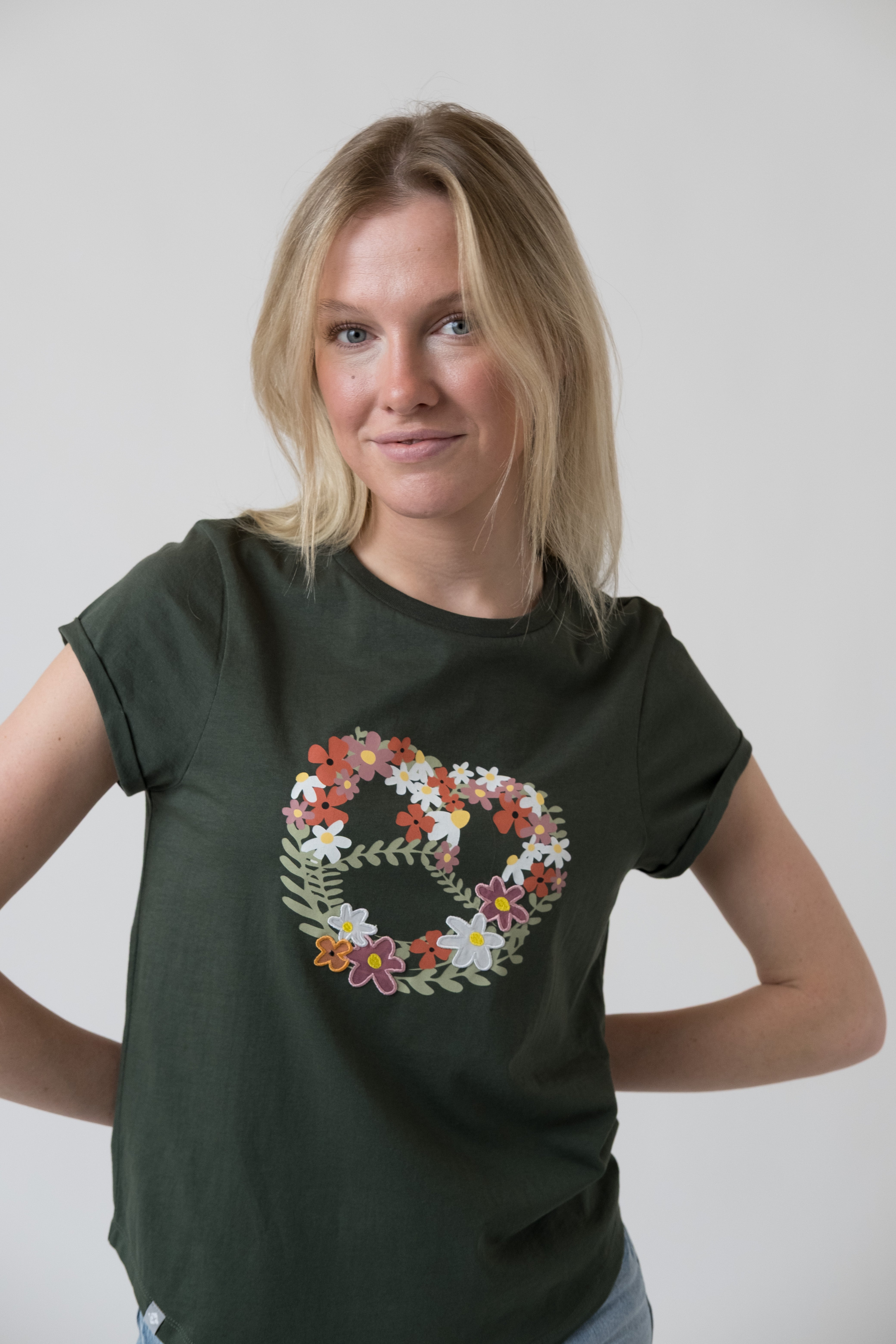 T-Shirt "Blumenbreze" - tannengrün