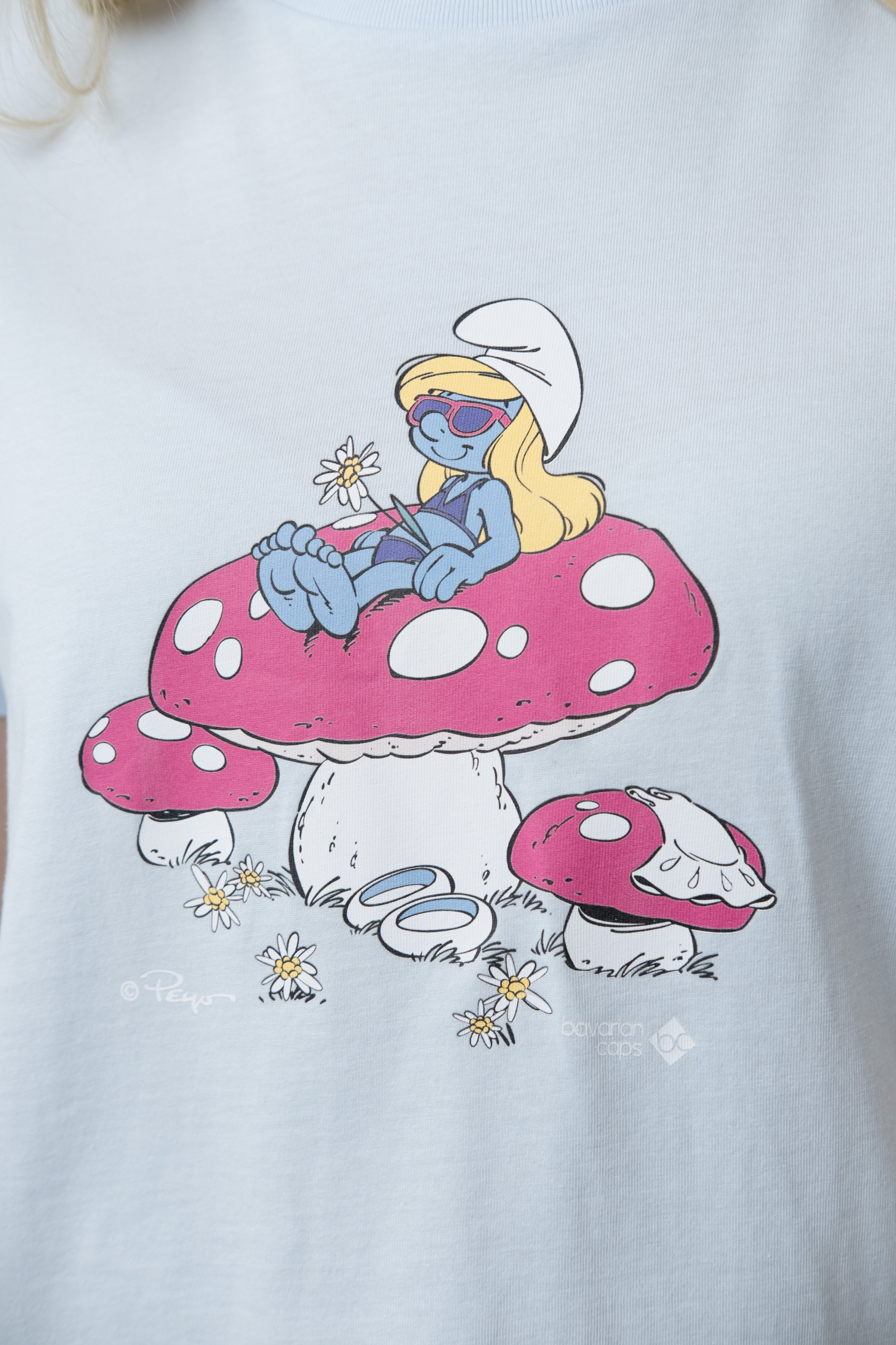 T-Shirt "Schlumpfines Schwammerlsofa" - eisblau