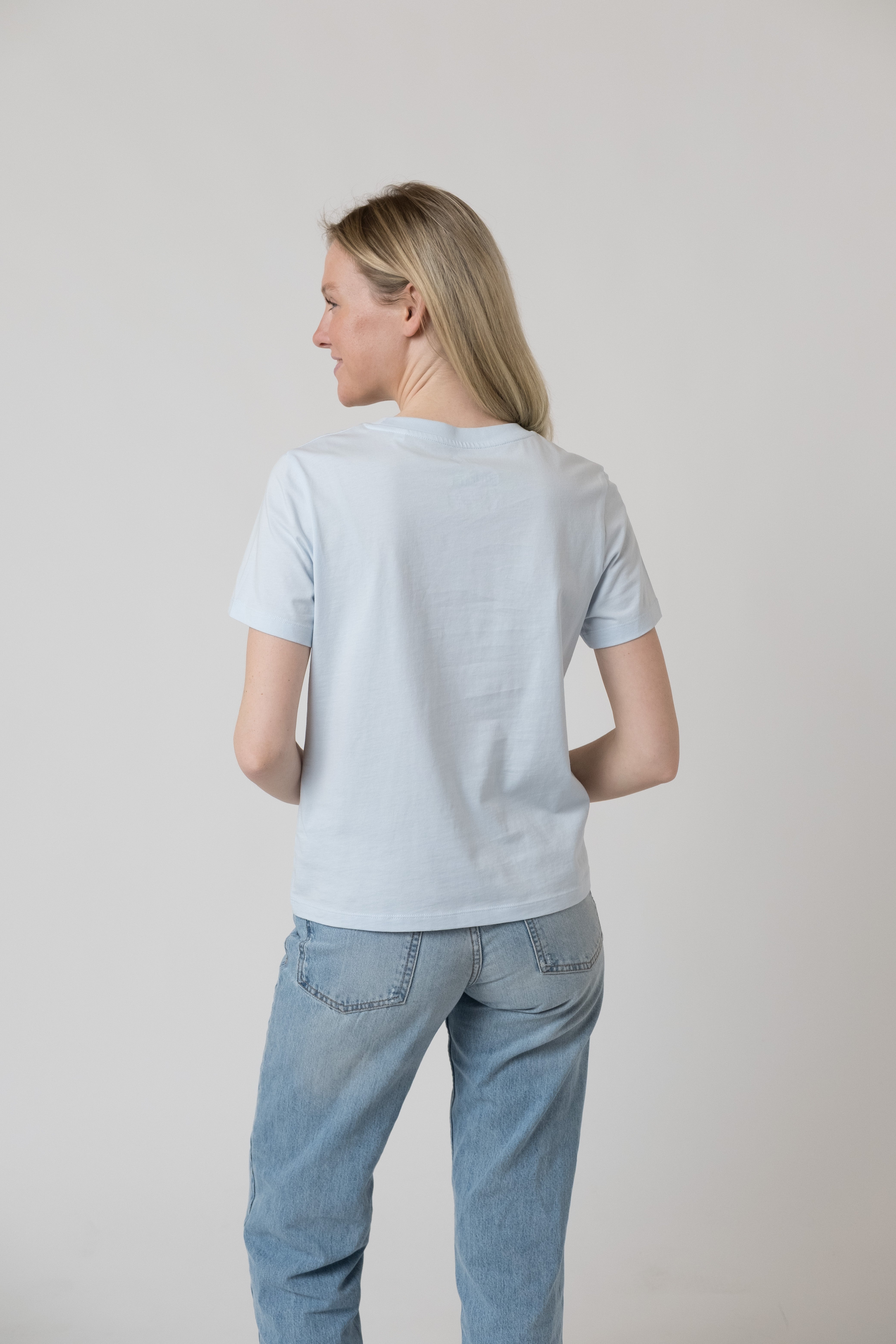 T-Shirt "Schlumpfines Schwammerlsofa" - eisblau