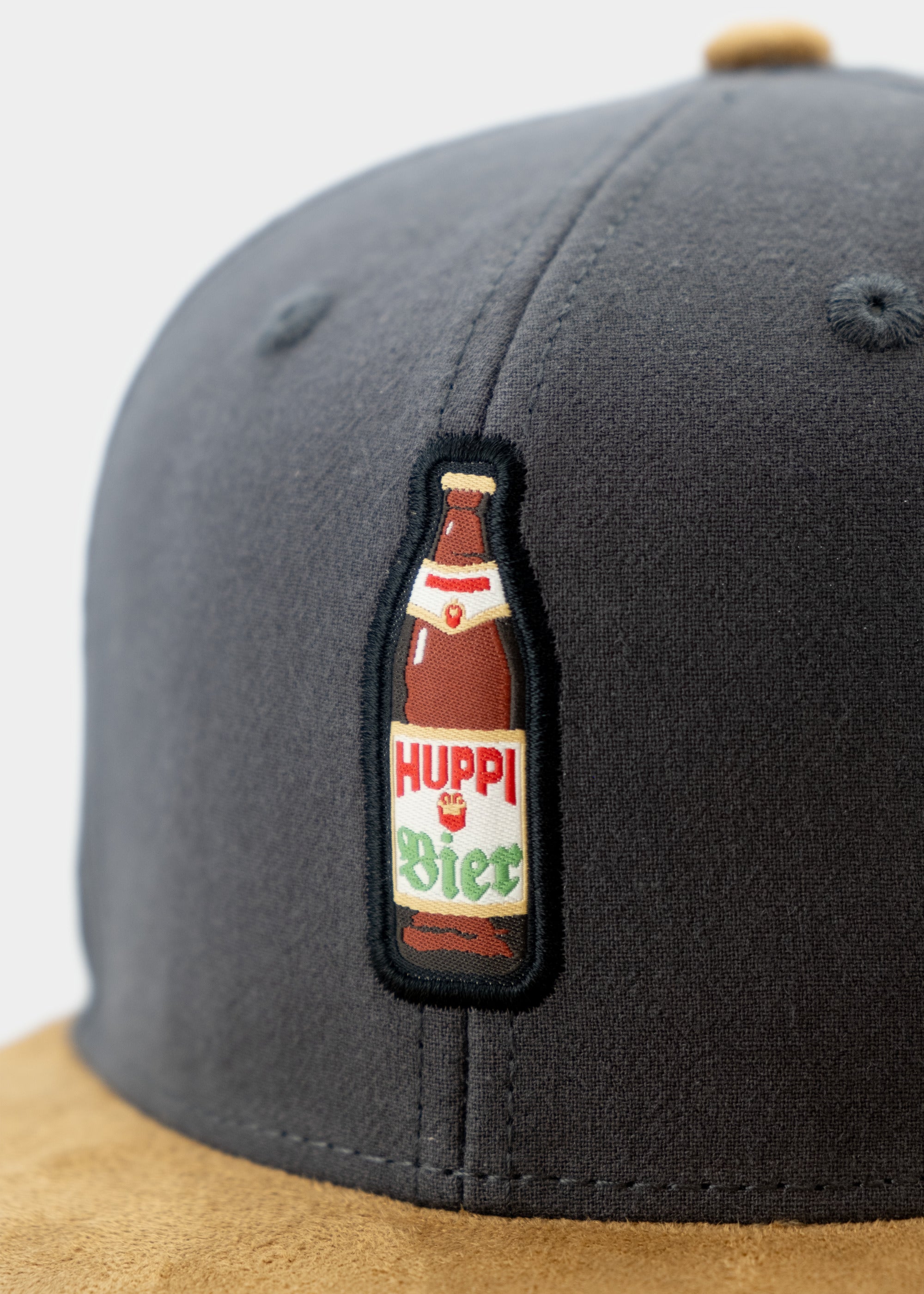 Cap "Huppendorfer: Huppi Bier" - dunkelgrau (Snapback)
