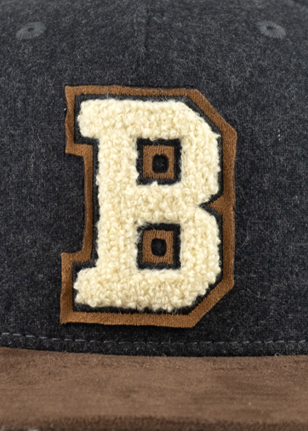 Cap "B" - dunkelgrau (Snapback)