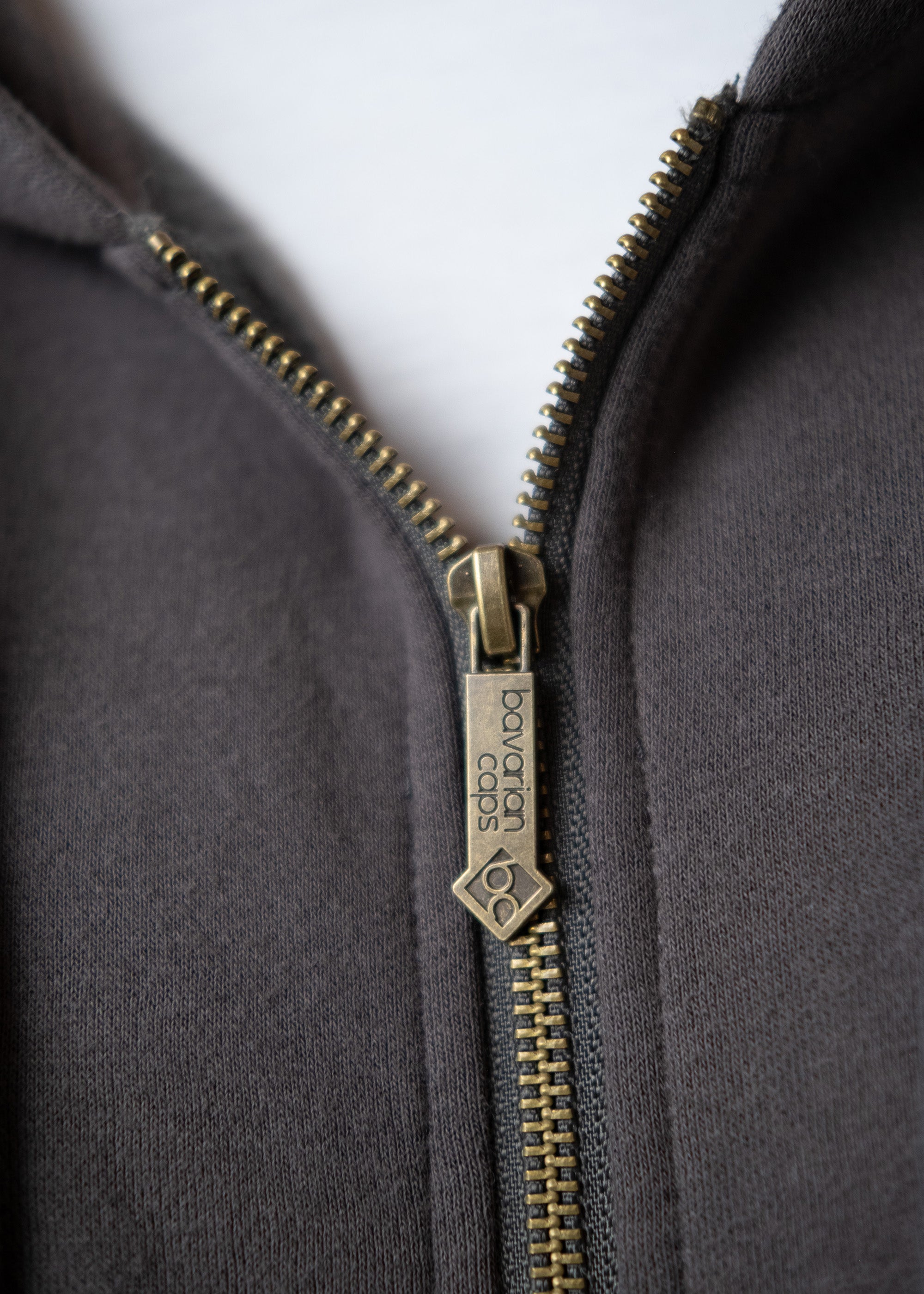 Zipper "Grantig by nature" - dunkelgrau